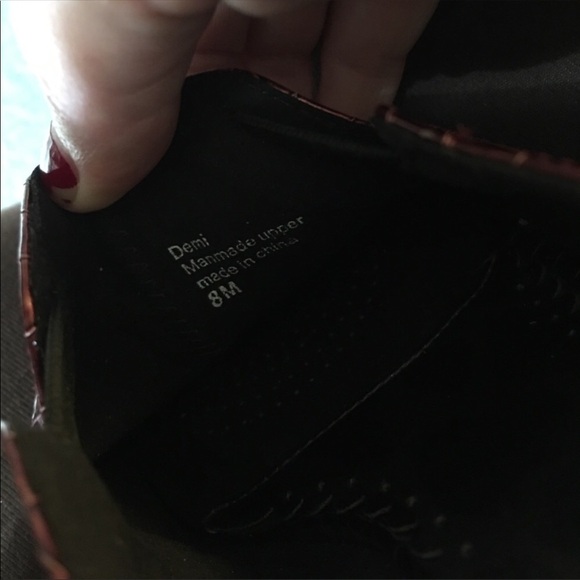 J Renee Burgundy Croc Mules Size 8 - Picture 7 of 8